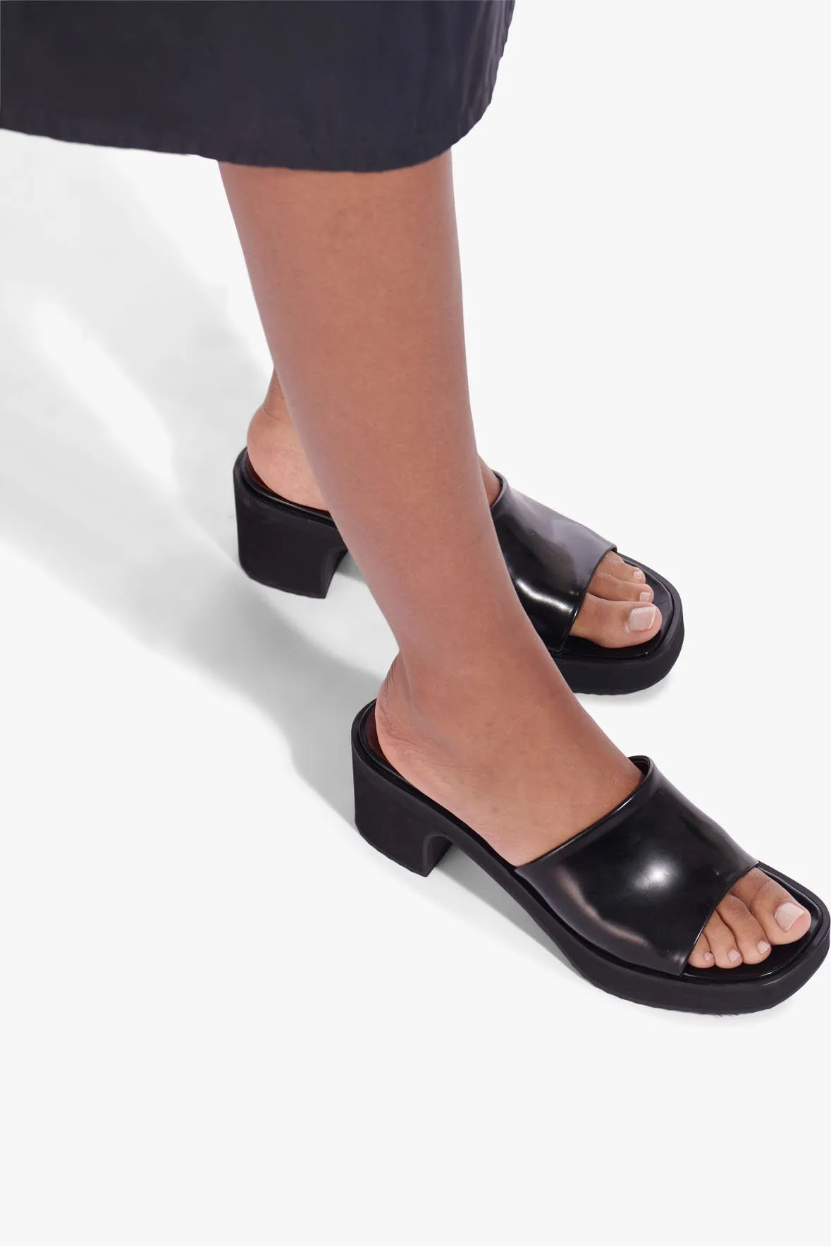 AMBER PLATFORM SANDAL | BLACK