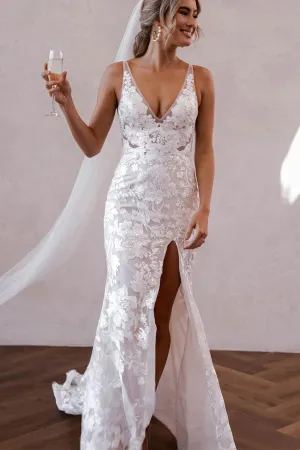 Elegant Mermaid V Neck Lace Boho Wedding Dresses with Slit WD679