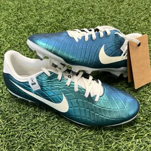 Nike Legend 10 Academy FG  30 Soccer Cleats