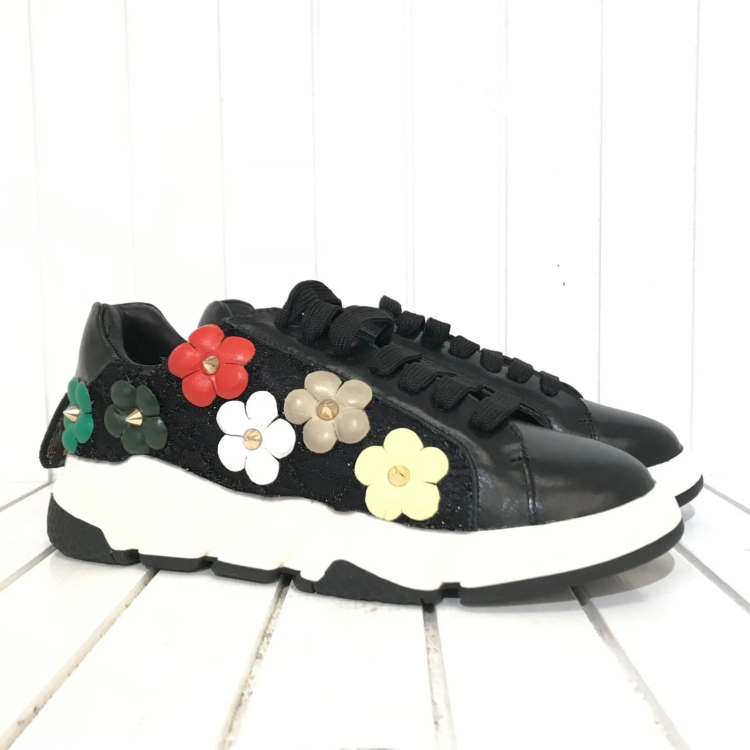 Women's Kiss Kiss  | Flower Power Bella Grace Shoe | Black